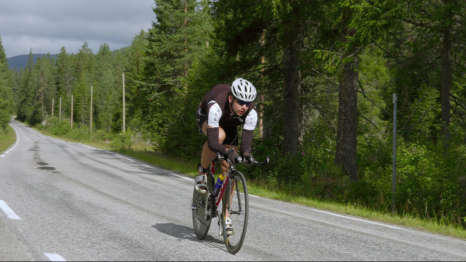 【热点战术】教练如何应对对手的特殊防守布置，教练员非常耐心不厌其烦地给队员们讲解战术安排